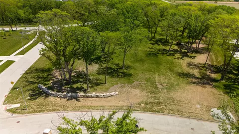 1464 S Stonewood Dr, West Des Moines, IA 50266