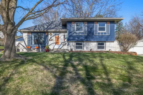 742 34th St, West Des Moines, IA 50265