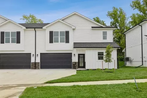1010 Ledgestone Ct, Polk City, IA 50226