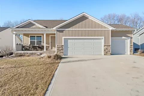 5596 Pine Valley Dr, Pleasant Hill, IA 50327