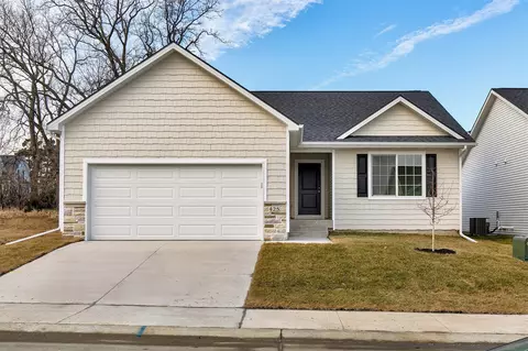 425 Commons Dr, Carlisle, IA 50047