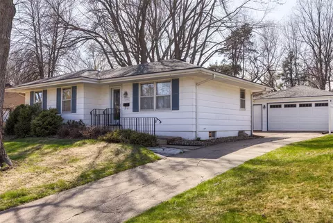 2808 78th St, Urbandale, IA 50322