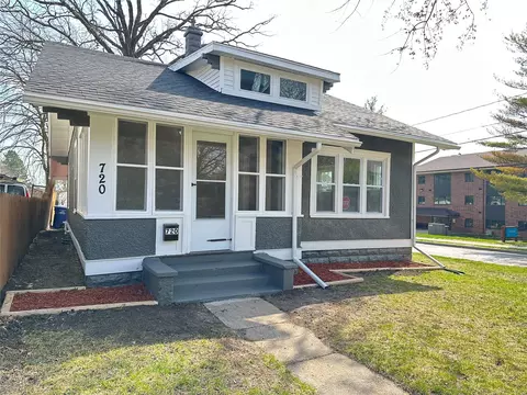 720 Oak Park Ave, Des Moines, IA 50313