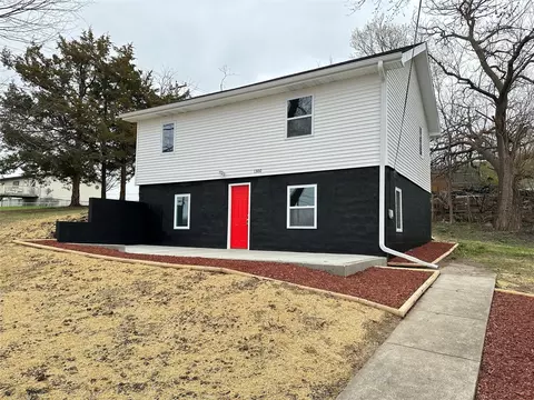 1300 E 7th St S, Newton, IA 50208