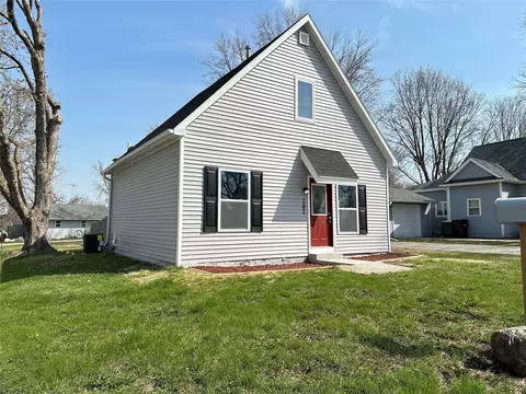707 E Buchanan St, Winterset, IA 50273