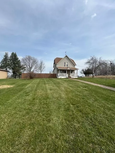514 Center St, Garwin, IA 50632