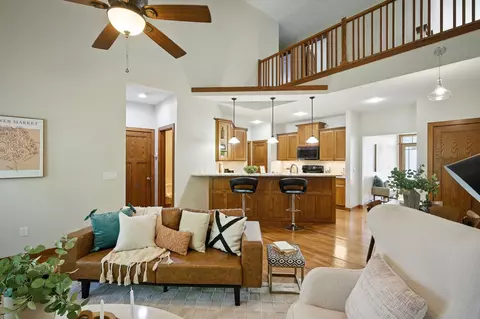 9561 Coneflower Ln, Johnston, IA 50131