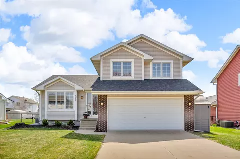 320 Terrace Dr, Waukee, IA 50263