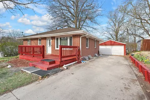 305 N I St, Indianola, IA 50125
