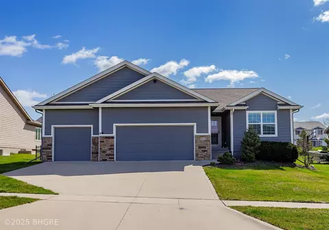 941 Bridgeview St, Polk City, IA 50226