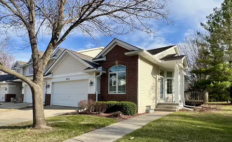 8836 Denton Pl, Johnston, IA 50131