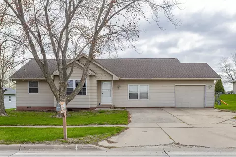 1605 S 15th St, Adel, IA 50003