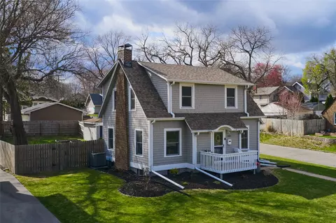 944 38th St, Des Moines, IA 50312