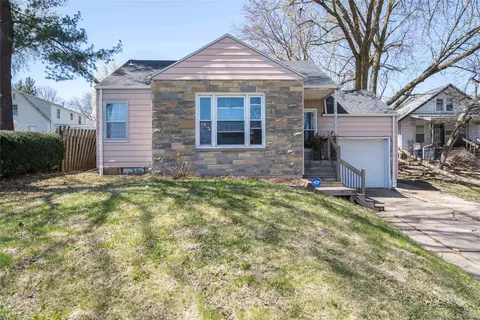 1040 56th St, Des Moines, IA 50311