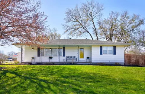 602 W Hutchings St, Winterset, IA 50273