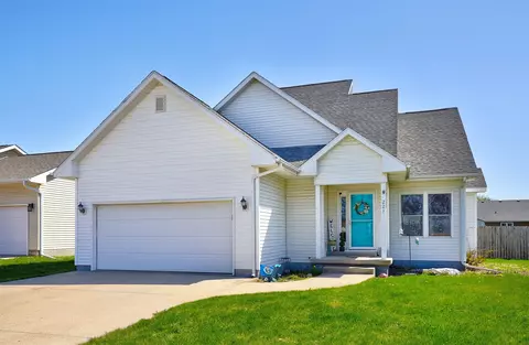 221 N 15th Ave, Winterset, IA 50273