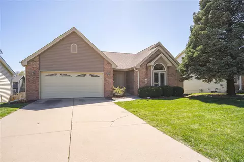 5408 Cody Dr, West Des Moines, IA 50266