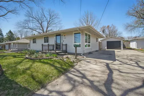 3908 82nd St, Urbandale, IA 50322