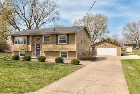6860 NW 5th St, Des Moines, IA 50313