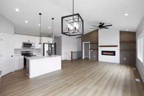 304 13th St NW, Bondurant, IA 50035