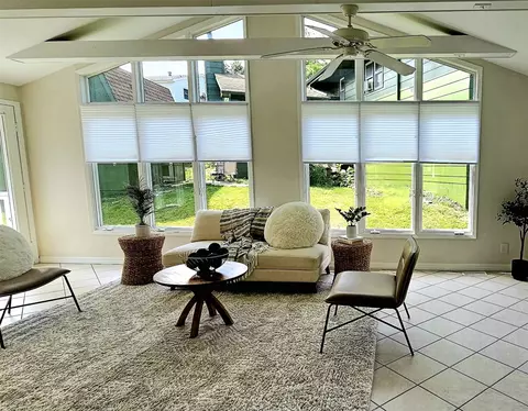 6916 Hopkins Rd, Urbandale, IA 50322