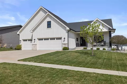 10123 Queensland Rd, West Des Moines, IA 50266
