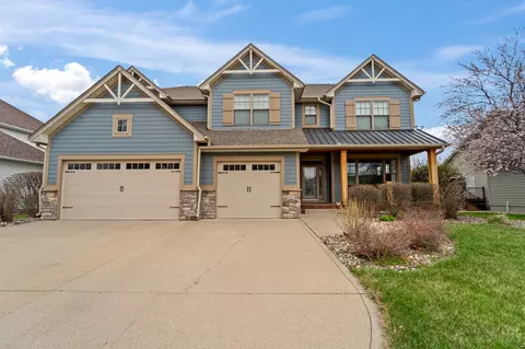 6623 Hampton Ct, Johnston, IA 50131