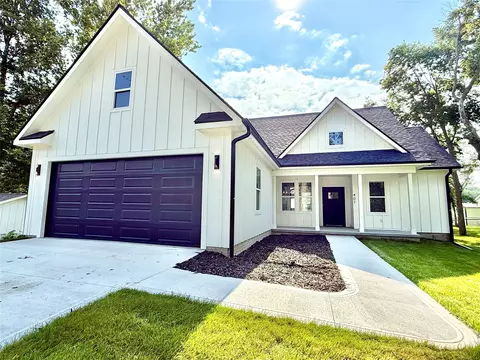 407 Vine St, Cambridge, IA 50046