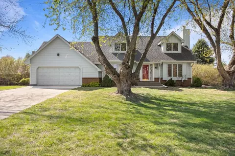 302 NW Country Club Dr, Ankeny, IA 50023