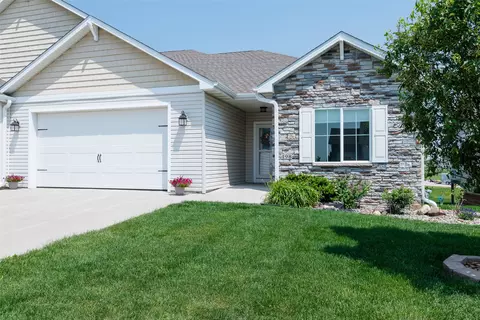 498 Bella Vista Ct, Huxley, IA 50124