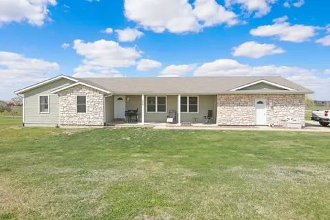 1818 Elk Horn Ct, Pella, IA 50219