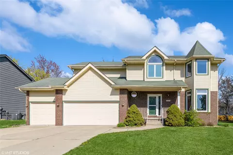 1017 58th St, West Des Moines, IA 50266