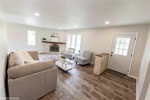 3856 E Broadway Ave, Des Moines, IA 50317