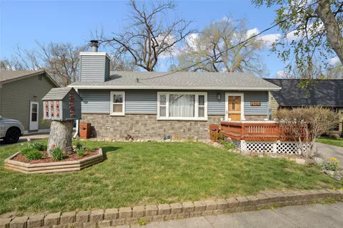 2904 Sampson St, Des Moines, IA 50313
