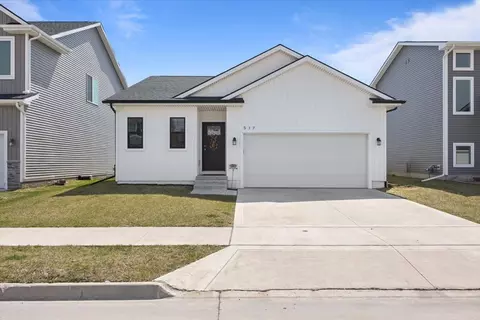 517 1st St NW, Bondurant, IA 50035