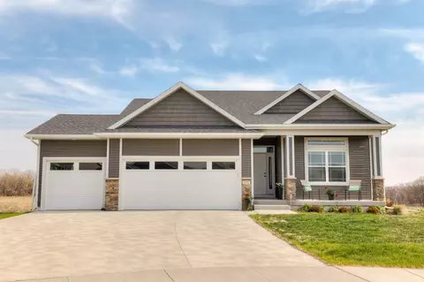 172 Crossroads Dr, Des Moines, IA 50320