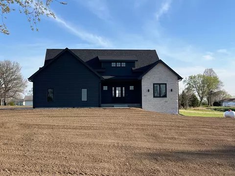 1331 S 52nd Ave E, Newton, IA 50208