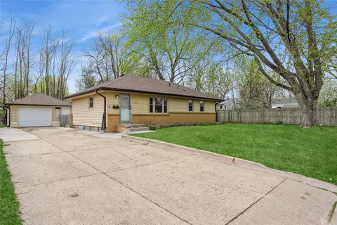 4022 Madison Ave, Des Moines, IA 50310