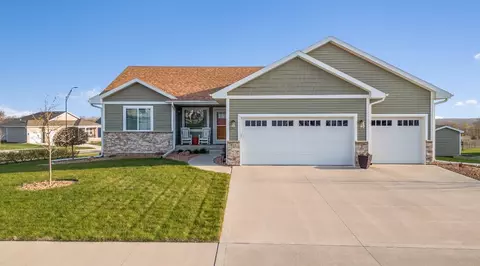 416 Meadow Rd, Adel, IA 50003