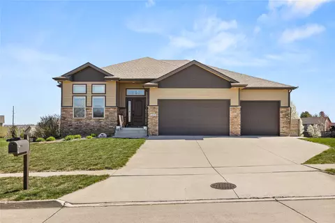3421 159th St, Urbandale, IA 50323