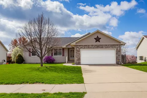 6125 Goldfinch Dr, Pleasant Hill, IA 50327