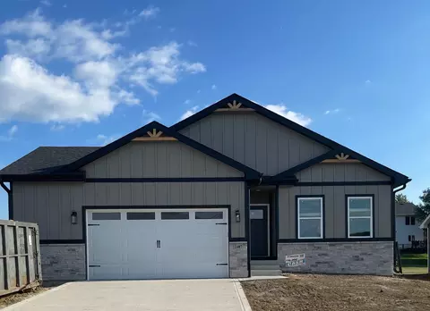 2407 N 8th Ave E, Newton, IA 50208