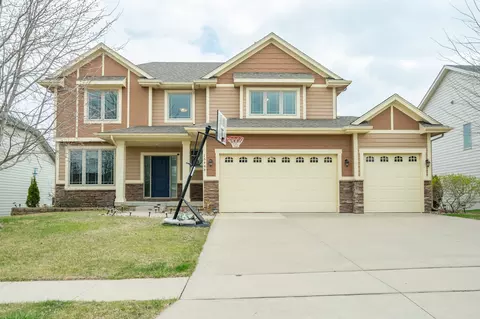 16468 Phoenix Dr, Clive, IA 50325
