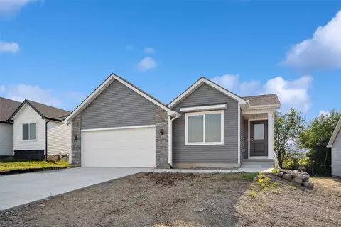 453 Napoli Ave, West Des Moines, IA 50266