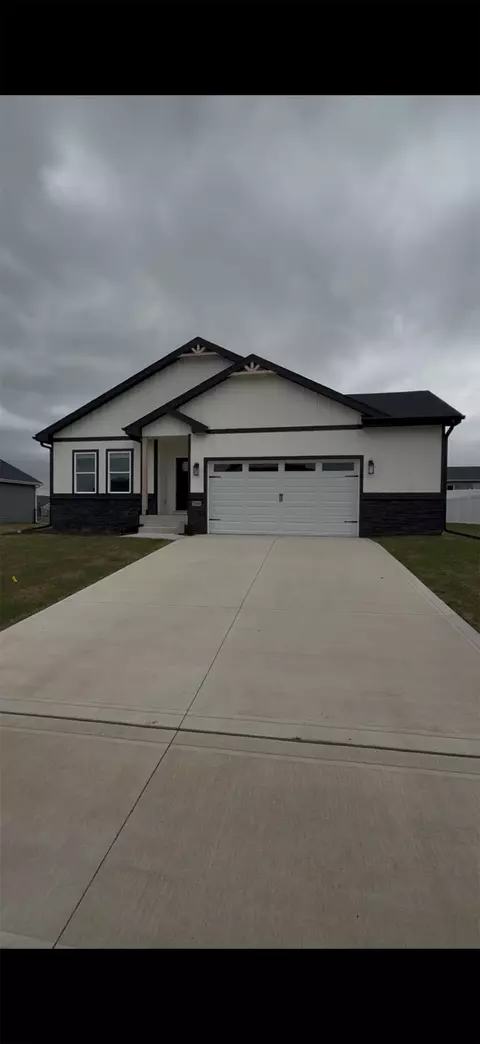 2509 N 8th Ave E, Newton, IA 50208