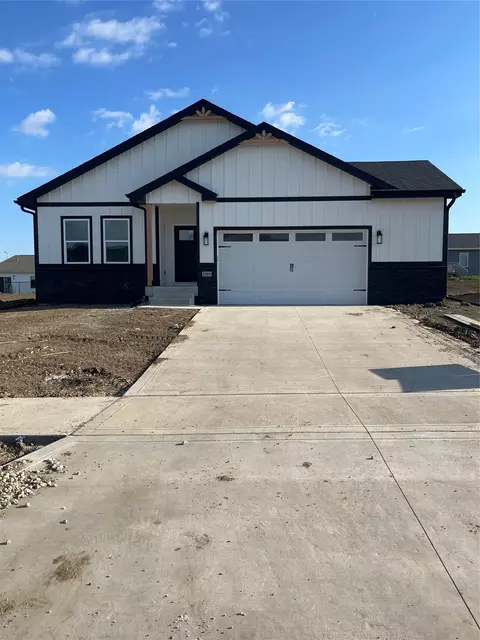 2509 N 8th Ave E, Newton, IA 50208