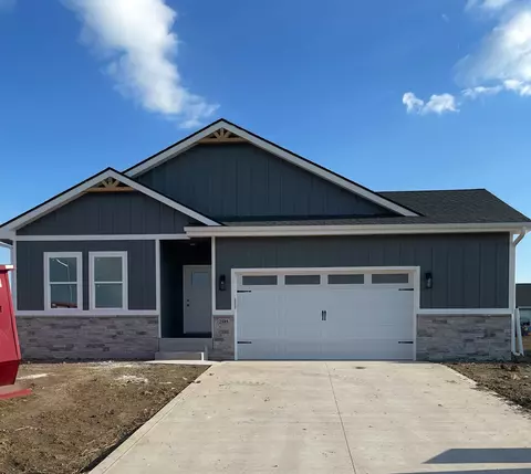 2515 N 8th Ave E, Newton, IA 50208