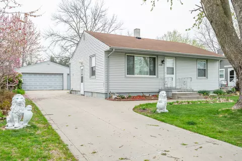 4100 E 27th St, Des Moines, IA 50317