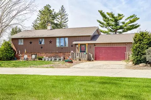 404 Maple St, Clemons, IA 50051