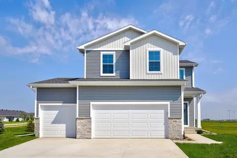 645 NW Compass Ave, Waukee, IA 50263
